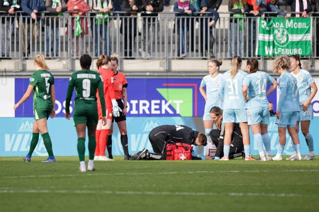29 03 2026, xgrfx, Soccer Google Pixel Women Bundesliga, VfL Wolfsburg 1 FC Union Berlin v l Red Card, Stina Johannes VfL Wolfsburg DFL DFB REGULATIONS PROHIBIT ANY USE OF PHOTOGRAPHS as IMAGE SEQUENCES and or QUASI VIDEO Wolfsburg
