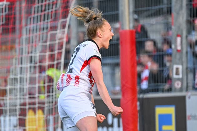 Cheering for the 1 2 goal by Lisa Kolb SC Freiburg, 22 GER, SC Freiburg TSG Hoffenheim, Womens Football, Google Pixel Womens Bundesliga, 22 Matchday, Season 2025 2026, 29 03 2026 DFB REGULATIONS PROHIBIT ANY USE OF PHOTOGRAPHS AS IMAGE SEQUENCES AND OR QUASI VIDEO GER, SC Freiburg TSG Hoffenheim, Womens Football, Google Pixel Womens Bundesliga, 22 Matchday, Season 2025 2026, 29 03 2026 Freiburg Copyright: xEibner-Pressefoto ThomasxHessx EP_THS