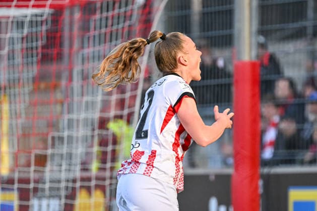 Cheering for the 1 2 goal by Lisa Kolb SC Freiburg, 22 GER, SC Freiburg TSG Hoffenheim, Womens Football, Google Pixel Womens Bundesliga, 22 Matchday, Season 2025 2026, 29 03 2026 DFB REGULATIONS PROHIBIT ANY USE OF PHOTOGRAPHS AS IMAGE SEQUENCES AND OR QUASI VIDEO GER, SC Freiburg TSG Hoffenheim, Womens Football, Google Pixel Womens Bundesliga, 22 Matchday, Season 2025 2026, 29 03 2026 Freiburg Copyright: xEibner-Pressefoto ThomasxHessx EP_THS