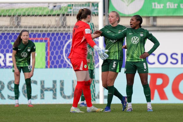 29 03 2026, xgrfx, Soccer Google Pixel Women Bundesliga, VfL Wolfsburg 1 FC Union Berlin v l Red Card, Stina Johannes VfL Wolfsburg DFL DFB REGULATIONS PROHIBIT ANY USE OF PHOTOGRAPHS as IMAGE SEQUENCES and or QUASI VIDEO Wolfsburg