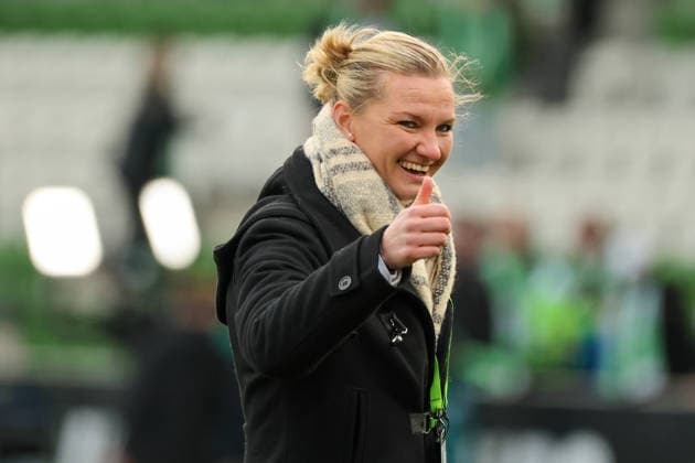 Wolfsburg, Germany 29 March 2026 1 Womens Bundesliga 22 Matchday VfL Wolfsburg vs Union Berlin In the picture Alexandra Popp VfL gives the thumbs up after the draw against Berlin while outnumbered Copyright: HMBxMedia MadeleinexFantini
