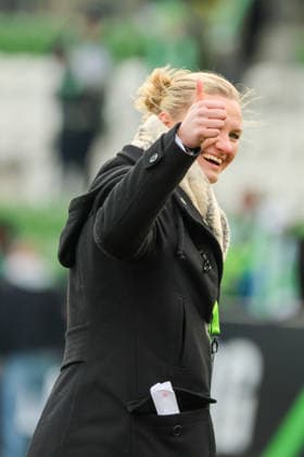 Wolfsburg, Germany 29 March 2026 1 Womens Bundesliga 22 Matchday VfL Wolfsburg vs Union Berlin In the picture Alexandra Popp VfL gives the thumbs up after the draw against Berlin while outnumbered Copyright: HMBxMedia MadeleinexFantini