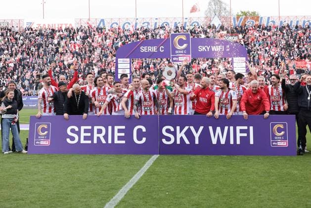 CALCIO - Serie C Italia - Vicenza vs Brescia L.R. Vicenza s players celebrate their victory at the end of the match during the match of 34th day of the Serie C Championship between L.R. Vicenza vs Union Brescia at the Romeo Menti Stadium on 29 March 2026 in Vicenza, VI. Vicenza Italy  Copyright: xIPAxSport ABACAx