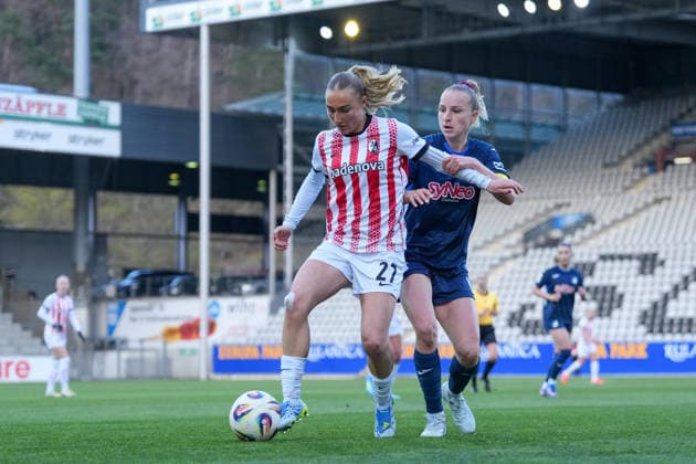 Sophie Nachtigall SC Freiburg, 27 in duel with Vanessa Diehm TSG Hoffenheim, 06 , Germany, Soccer, GooglePixel Womens Bundesliga, 22 Matchday, 2025 2026, SC Freiburg vs TSG 1899 Hoffenheim, 29 03 2026, Dreisamstadion, Freiburg, Germany DFB REGULATIONS PROHIBIT ANY USE OF PHOTOGRAPHS AS IMAGE SEQUENCES AND OR QUASI VIDEO Freiburg Dreisamstadion Baden Wuerttemberg Germany Copyright: xArnexAmbergx