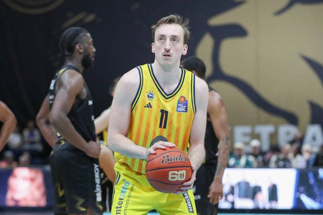 29 03 2026, xgox, Basketball easyCredit BBL Basketball Loewen Braunschweig Alba Berlin emspor, v l Moses Wood Alba Berlin, 11 am Ball, plays the ball Braunschweig