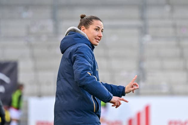 Eva Maria Virsinger TSG Hoffenheim, Coach with gestures GER, SC Freiburg TSG Hoffenheim, Womens Football, Google Pixel Womens Bundesliga, 22 Matchday, Season 2025 2026, 29 03 2026 DFB REGULATIONS PROHIBIT ANY USE OF PHOTOGRAPHS AS IMAGE SEQUENCES AND OR QUASI VIDEO GER, SC Freiburg TSG Hoffenheim, Womens Football, Google Pixel Womens Bundesliga, 22 Matchday, Season 2025 2026, 29 03 2026 Freiburg Copyright: xEibner-Pressefoto ThomasxHessx EP_THS