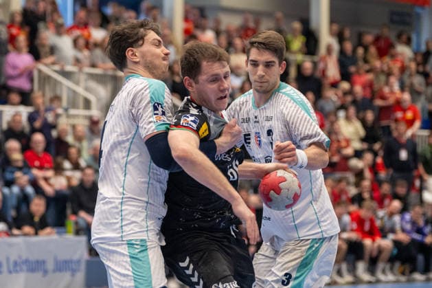 Duel between Fynn Nicolaus SG BBM Bietigheim, 14 and Max Hejny TuSEM Essen, 64 Nikola Vlahovic SG BBM Bietigheim, 03 TuSEM Essen vs SG BBM Bietigheim, Handball, 2 HBL, 25 Matchday, Season 2025 2026, 29 03 2026 TuSEM Essen vs SG BBM Bietigheim, Handball, 2 HBL, 25 Matchday, Season 2025 2026, 29 03 2026 Essen Copyright: xEibner-Pressefoto ThomasxHaeslerx EP_THR