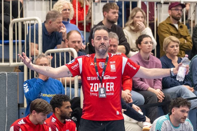 Iker Romero SG BBM Bietigheim, Coach cant understand the decision TuSEM Essen vs SG BBM Bietigheim, Handball, 2 HBL, 25 Matchday, Season 2025 2026, 29 03 2026 TuSEM Essen vs SG BBM Bietigheim, Handball, 2 HBL, 25 Matchday, Season 2025 2026, 29 03 2026 Essen Copyright: xEibner-Pressefoto ThomasxHaeslerx EP_THR
