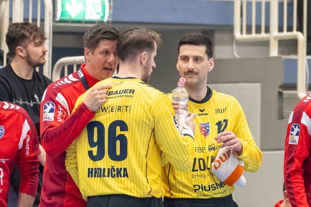 Juergen Mueller SG BBM Bietigheim, Goalkeeping coach in conversation with Jan Hrdlicka SG BBM Bietigheim, 96 Martin Tomovski SG BBM Bietigheim, 12 TuSEM Essen vs SG BBM Bietigheim, Handball, 2 HBL, 25 Matchday, Season 2025 2026, 29 03 2026 TuSEM Essen vs SG BBM Bietigheim, Handball, 2 HBL, 25 Matchday, Season 2025 2026, 29 03 2026 Essen Copyright: xEibner-Pressefoto ThomasxHaeslerx EP_THR