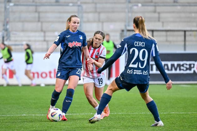 Laura Gloning TSG Hoffenheim, 20 with ball, Nia Szenk SC Freiburg, 19 , Selina Cerci TSG Hoffenheim, 29 GER, SC Freiburg TSG Hoffenheim, Women Soccer, Google Pixel Women Bundesliga, 22 Matchday, Season 2025 2026, 29 03 2026 DFB REGULATES PROHIBIT ANY USE OF PHOTOGRAPHS AS IMAGE SEQUENCES AND OR QUASI VIDEO GER, SC Freiburg TSG Hoffenheim, Womens Football, Google Pixel Womens Bundesliga, 22 Matchday, Season 2025 2026, 29 03 2026 Freiburg Copyright: xEibner-Pressefoto ThomasxHessx EP_THS