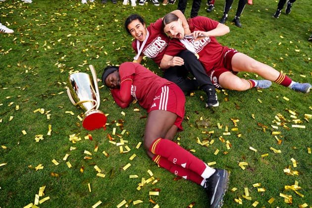 Switzerland AXA Womens Cup Final 2025 26, BSC YB Women vs Servette FC Chenois Feminin Schützenwiese, Winterthur Players of Servette pose with the trophy after the victory Benedicte Simon 78 Servette Copyright: xDanielaxPorcellix