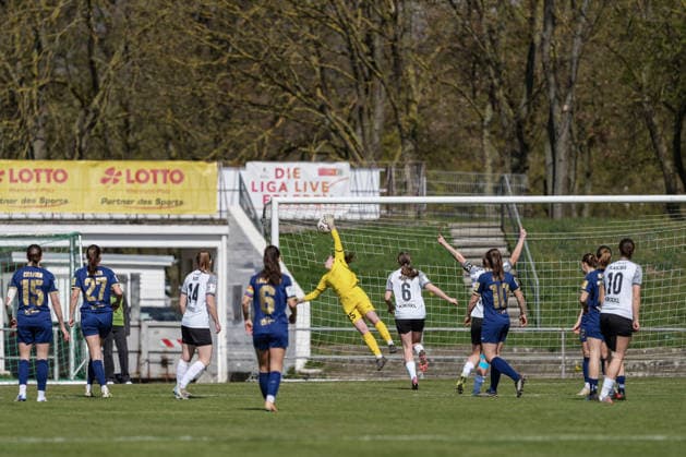 29 03 2026, Football, 2 Womens Bundesliga, 2025 2026, Matchday 21, SG 99 Andernach SV Meppen Anouk Blaschkas white jersey with the No. 10 shot opened the scoring after just five minutes Andernachs players can only look behind Andernach Stadium Rhineland-Palatinate Germany