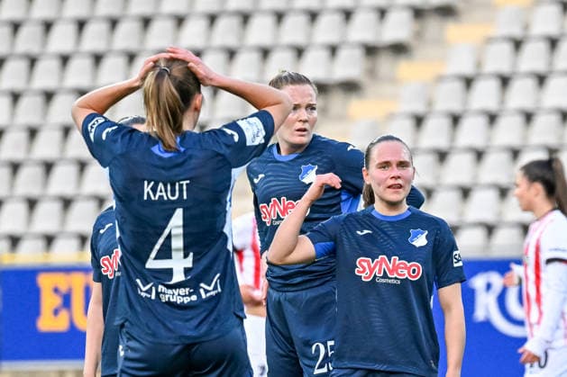 Lisann Kaut TSG Hoffenheim, 04 , Nikee van Dijk TSG Hoffenheim, 25 , Marie Steiner TSG Hoffenheim, 19 in conversation with each other GER, SC Freiburg TSG Hoffenheim, Women Football, Google Pixel Women Bundesliga, 22 Matchday, Season 2025 2026, 29 03 2026 DFB REGULATES PROHIBIT ANY USE OF PHOTOGRAPHS AS IMAGE SEQUENCES AND OR QUASI VIDEO GER, SC Freiburg TSG Hoffenheim, Womens football, Google Pixel Womens Bundesliga, 22 Matchday, Season 2025 2026, 29 03 2026 Freiburg Copyright: xEibner-Pressefoto ThomasxHessx EP_THS