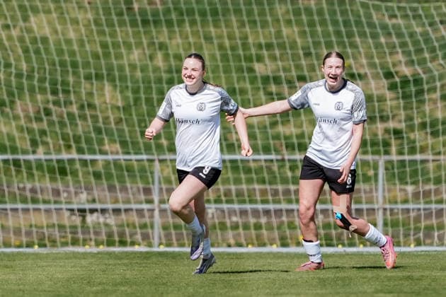 29 03 2026, Soccer, 2 Womens Bundesliga, 2025 2026, Matchday 21, SG 99 Andernach SV Meppen Cheers for goal scorer Marleen Kropp 9 Meppen and Laura Bröring 6 Meppen after the 2 0 Andernach Stadium Rhineland-Palatinate Germany