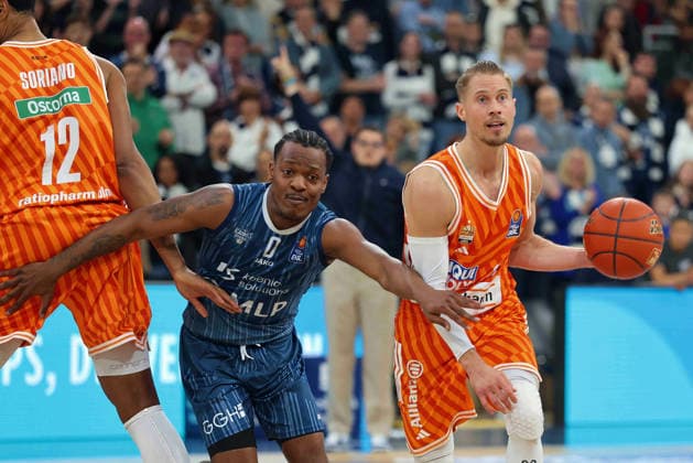 v li DJ Horne MLP Academics Heidelberg, 0 , Thomas Klepeisz Ratiopharm Ulm, 22 GER, MLP Academics Heidelberg vs Ratiopharm Ulm, Basketball, easycredit Basketball Bundesliga, 26 Matchday, Season, 2025 2026, 29 03 2025 GER, MLP Academics Heidelberg vs Ratiopharm Ulm, Basketball, easycredit Basketball Bundesliga, 26 Matchday, Season, 2025 2026, 29 03 2025 Heidelberg Copyright: xEibner-Pressefoto JoergxHirschx EP_JHH