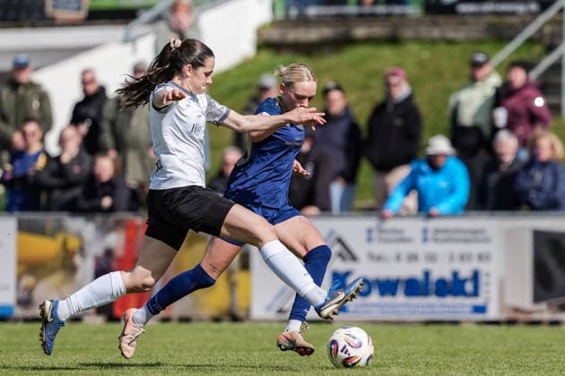 29 03 2026, Football, 2 Womens Bundesliga, 2025 2026, Matchday 21, SG 99 Andernach SV Meppen Marie Bleil 7 Meppen stops the run of Isabel Pfeiffer SG 99 Andernach Andernach Stadion Rheinland Pfalz Germany