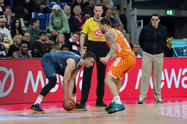 v li Ryan Mikelsell MLP Academics Heidelberg, 33 , Christopher Ludlum Ratiopharm Ulm, 4 GER, MLP Academics Heidelberg vs Ratiopharm Ulm, Basketball, easycredit Basketball Bundesliga, 26 Matchday, Season, 2025 2026, 29 03 2025 GER, MLP Academics Heidelberg vs Ratiopharm Ulm, Basketball, easycredit Basketball Bundesliga, 26 Matchday, Season, 2025 2026, 29 03 2025 Heidelberg Copyright: xEibner-Pressefoto JoergxHirschx EP_JHH