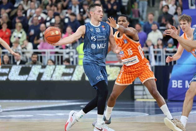 v li Ryan Mikelsell MLP Academics Heidelberg, 33 ,Justin Simon Ratiopharm Ulm, 15 GER, MLP Academics Heidelberg vs Ratiopharm Ulm, Basketball, easycredit Basketball Bundesliga, 26 Matchday, Season, 2025 2026, 29 03 2025 GER, MLP Academics Heidelberg vs Ratiopharm Ulm, Basketball, easycredit Basketball Bundesliga, 26 Matchday, Season, 2025 2026, 29 03 2025 Heidelberg Copyright: xEibner-Pressefoto JoergxHirschx EP_JHH
