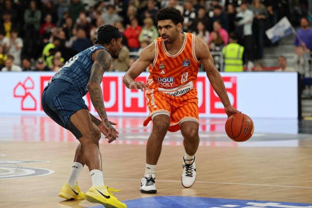from left in duel, Michael Weathers MLP Academics Heidelberg, 20 , Mark Smith Ratiopharm Ulm, 13 GER, MLP Academics Heidelberg vs Ratiopharm Ulm, Basketball, easycredit Basketball Bundesliga, 26 Matchday, Season, 2025 2026, 29 03 2025 GER, MLP Academics Heidelberg vs Ratiopharm Ulm, Basketball, easycredit Basketball Bundesliga, 26 Matchday, Season, 2025 2026, 29 03 2025 Heidelberg Copyright: xEibner-Pressefoto JoergxHirschx EP_JHH