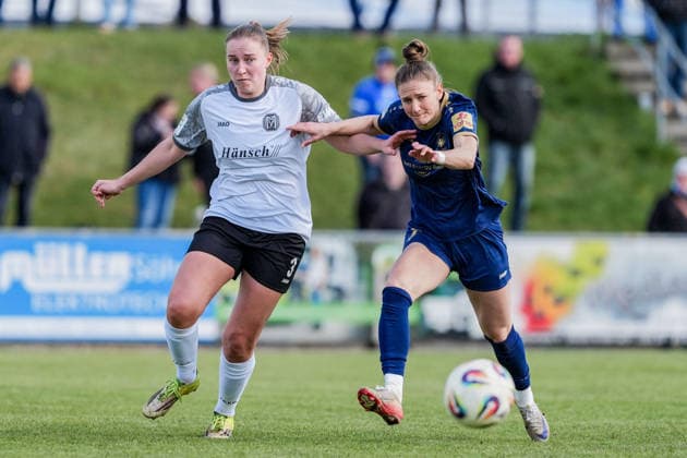 29 03 2026, Soccer, 2 Womens Bundesliga, 2025 2026, Matchday 21, SG 99 Andernach SV Meppen Carolin Schraa blue jersey and Nina Rolfes white jersey fight for the ball Andernach Stadium Rhineland-Palatinate Germany