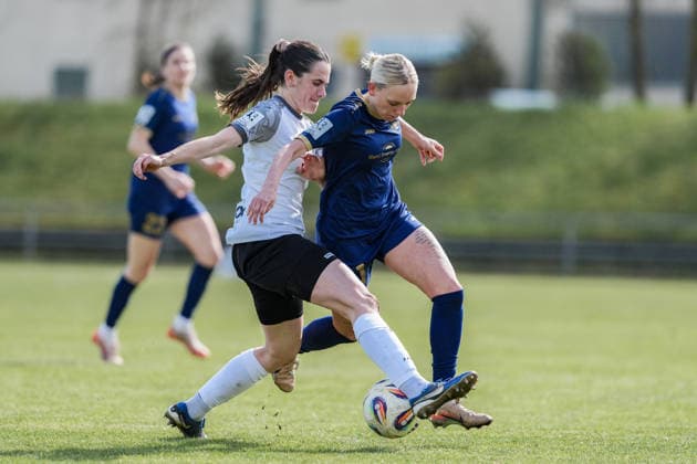 29 03 2026, Soccer, 2 Women Bundesliga, 2025 2026, 21 Matchday, SG 99 Andernach SV Meppen Marie Bleil white jersey stops here Isabel Pfeiffer blue jersey Andernach Stadium Rhineland Palatinate Germany