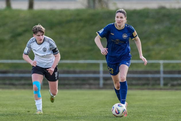 29 03 2026, Football, 2 Womens Bundesliga, 2025 2026, Matchday 21, SG 99 Andernach SV Meppen Magdalena Schumacher 23 SG 99 Andernach runs with the ball Lea Mauly 19 Meppen runs after her Andernach Stadium Rhineland-Palatinate Germany