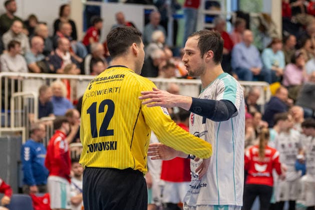 Martin Tomovski SG BBM Bietigheim, 12 and Dominik Claus SG BBM Bietigheim, 07 motivate each other TuSEM Essen vs SG BBM Bietigheim, Handball, 2 HBL, 25 Matchday, Season 2025 2026, 29 03 2026 TuSEM Essen vs SG BBM Bietigheim, Handball, 2 HBL, 25 Matchday, Season 2025 2026, 29 03 2026 Essen Copyright: xEibner-Pressefoto ThomasxHaeslerx EP_THR