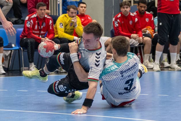 Duel between Max Neuhaus TuSEM Essen, 37 and Nikola Vlahovic SG BBM Bietigheim, 03 TuSEM Essen vs SG BBM Bietigheim, Handball, 2 HBL, 25 Matchday, Season 2025 2026, 29 03 2026 TuSEM Essen vs SG BBM Bietigheim, Handball, 2 HBL, 25 Matchday, Season 2025 2026, 29 03 2026 Essen Copyright: xEibner-Pressefoto ThomasxHaeslerx EP_THR