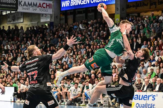 DAIKIN HBL Bundesliga Frisch Auf Göppingen HC Erlangen Göppingen, 29 03 2026 Oskar Neudeck FRISCH AUF Göppingen, 2 on a jump shot against Florian Scheerer HC Erlangen, 10 Göppingen, 29 03 2026, 26 DAIKIN Handball Bundesliga matchday, Frisch Auf Göppingen HC Erlangen EWS Arena, Göppingen Copyright: xBEAUTIFULxSPORTS Märklx