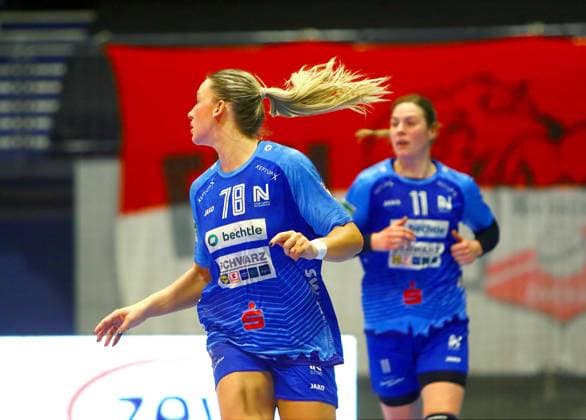 Paulina Uscinowicz Neckarsulm , behind her Annefleur Bruggeman Neckarsulm Handball Women 1 Bundesliga 2025 26 BSV Sachsen Zwickau Sport Union Neckarsulm 28 25 on 29 3 2026 in the Sparkassen Arena Zwickau BSV Sachsen Zwickau Sport Union Neckarsulm