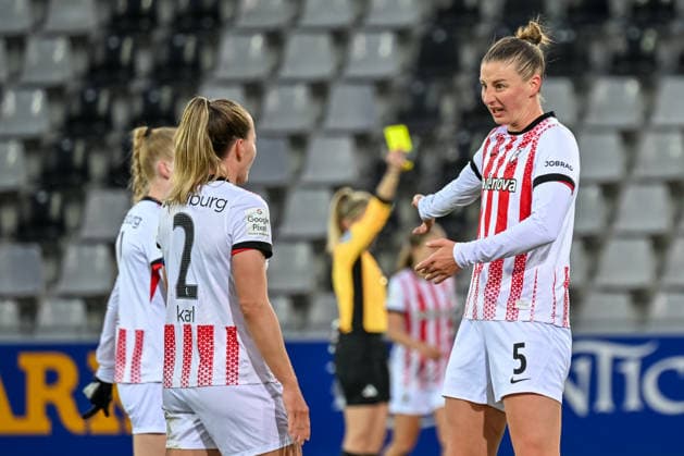 Julia Stierli SC Freiburg, 05 talks to Lisa Karl SC Freiburg, 02 GER, SC Freiburg TSG Hoffenheim, Womens Football, Google Pixel Frauen Bundesliga, 22 Spieltag, Saison 2025 2026, 29 03 2026 DFB REGULATIONS PROHIBIT ANY USE OF PHOTOGRAPHS AS IMAGE SEQUENCES AND OR QUASI VIDEO GER, SC Freiburg TSG Hoffenheim, Womens Football, Google Pixel Frauen Bundesliga, 22 Spieltag, Saison 2025 2026, 29 03 2026 Freiburg Copyright: xEibner-Pressefoto ThomasxHessx EP_THS