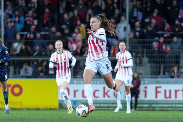Alena Bienz SC Freiburg, 08 am Ball , Germany, Soccer, GooglePixel Womens Bundesliga, 22 Matchday, 2025 2026, SC Freiburg vs TSG 1899 Hoffenheim, 29 03 2026, Dreisamstadion, Freiburg, Germany DFB REGULATIONS PROHIBIT ANY USE OF PHOTOGRAPHS AS IMAGE SEQUENCES AND OR QUASI VIDEO Freiburg Dreisamstadion Baden Wuerttemberg Germany Copyright: xArnexAmbergx