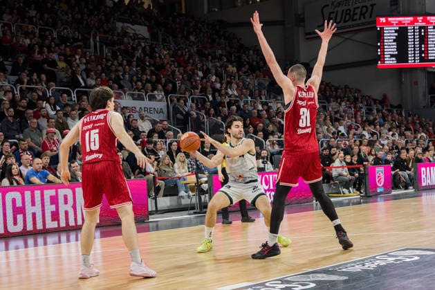 Bamberg, Germany March 29, 2026 1 BBL 2025 2026 BMA365 Bamberg Baskets vs Gladiators Trier Pictured from left Adrian Petkovic Bamberg , Clay Guillozet Trier and Daniel Keppeler Bamberg Brose Arena Bayern Copyright: xFotostandx xSchmittx