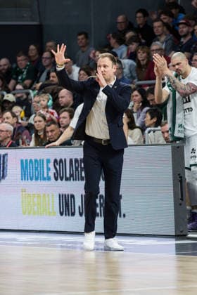 Bamberg, Germany March 29, 2026 1 BBL 2025 2026 BMA365 Bamberg Baskets vs Gladiators Trier In the picture Coach Jacques Schneider Trier gestures with his hands on the sidelines, he is not satisfied with the teams performance Brose Arena Bayern Copyright: xFotostandx xSchmittx