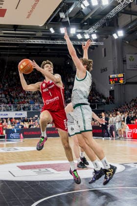 Bamberg, Germany March 29, 2026 1 BBL 2025 2026 BMA365 Bamberg Baskets vs Gladiators Trier In the picture Zachary Ensminger Bamberg vs Marco Hollersbacher Trier Brose Arena Bayern Copyright: xFotostandx xSchmittx