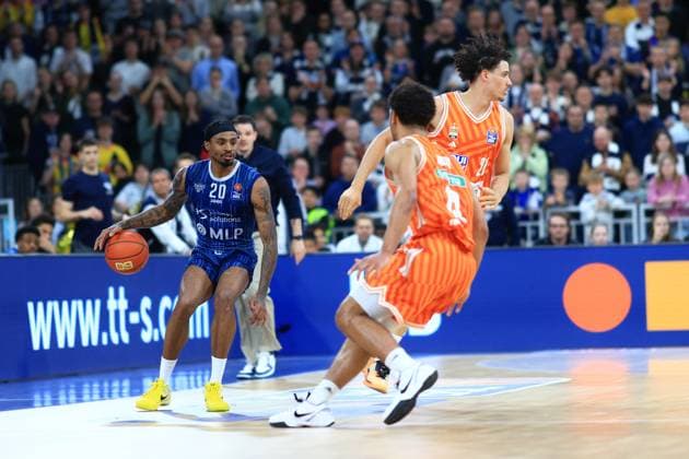 Game action with Alec Anigbata 7 Ratiopharm Ulm and Michael Weathers 20 MLP Academics Heidelberg Game action with Alec Anigbata 7 Ratiopharm Ulm and Michael Weathers 20 MLP Academics Heidelberg Copyright: xspeedshotx