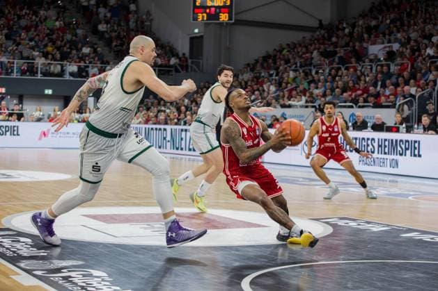 Bamberg, Germany March 29, 2026 1 BBL 2025 2026 BMA365 Bamberg Baskets vs Gladiators Trier In the picture from left Maike Zirbes Trier vs Cobe Williams Bamberg Brose Arena Bayern Copyright: xFotostandx xSchmittx