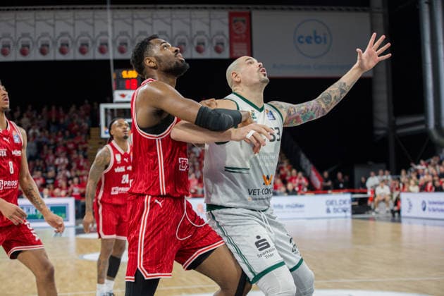 Bamberg, Germany March 29, 2026 1 BBL 2025 2026 BMA365 Bamberg Baskets vs Gladiators Trier In the picture from left Ejiofor Onu Bamberg vs Maik Zirbes Trier Brose Arena Bayern Copyright: xFotostandx xSchmittx