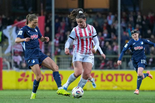Lisann Kaut TSG Hoffenheim, 04 in duel with Svenja Foelmli Svenja Foelmli SC Freiburg, 09 , Germany, Soccer, GooglePixel Womens Bundesliga, 22 Matchday, 2025 2026, SC Freiburg vs TSG 1899 Hoffenheim, 29 03 2026, Dreisamstadion, Freiburg, Germany DFB REGULATIONS PROHIBIT ANY USE OF PHOTOGRAPHS AS IMAGE SEQUENCES AND OR QUASI VIDEO Freiburg Dreisamstadion Baden Wuerttemberg Germany Copyright: xArnexAmbergx
