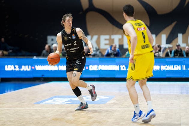 Benny Schroeder Nr 2 Basketball Loewen Braunschweig vs Jonas Mattisseck Nr 9 Alba Berlin GER, Basketball Loewen Braunschweig vs Alba Berlin, Basketball, easyCredit BBL, Week 26, Season 2025 26, 29 03 2026 GER, Basketball Loewen Braunschweig vs Alba Berlin, Basketball, easyCredit BBL, Week 26, Season 2025 26, 29 03 2026 Braunschweig Copyright: xEibner-Pressefoto DanielxREINELTx EP_DRT