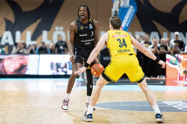 Jushua Hawley Nr 3 Basketball Loewen Braunschweig vs Justin Bean Nr 34 Alba Berlin GER, Basketball Loewen Braunschweig vs Alba Berlin, Basketball, easyCredit BBL, Week 26, Season 2025 26, 29 03 2026 GER, Basketball Loewen Braunschweig vs Alba Berlin, Basketball, easyCredit BBL, Week 26, Season 2025 26, 29 03 2026 Braunschweig Copyright: xEibner-Pressefoto DanielxREINELTx EP_DRT