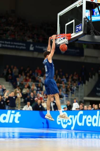 Playing action with Samuell Williamson 10 MLP Academics Heidelberg dunking at the basket Samuell Williamson 10 MLP Academics Heidelberg dunking Copyright: xspeedshotx