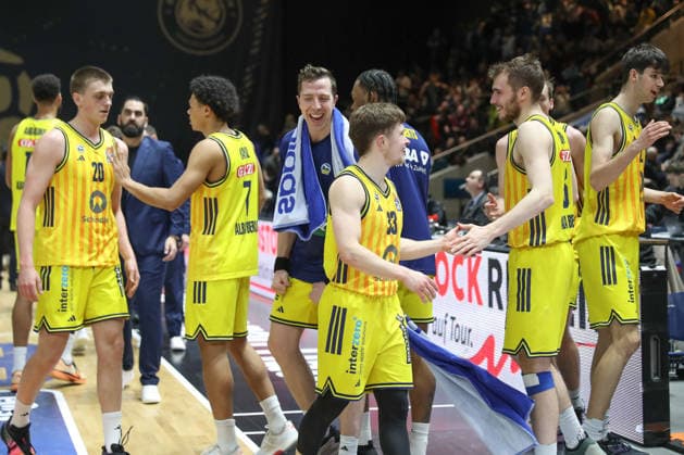 29 03 2026, xgox, Basketball easyCredit BBL Basketball Loewen Braunschweig Alba Berlin emspor, v l Berlin jubilation over the victory, jubilation after the end of the game Braunschweig