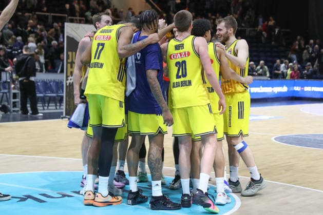 29 03 2026, xgox, Basketball easyCredit BBL Basketball Loewen Braunschweig Alba Berlin emspor, v l Berlin jubilation over the victory, jubilation after the end of the game Braunschweig