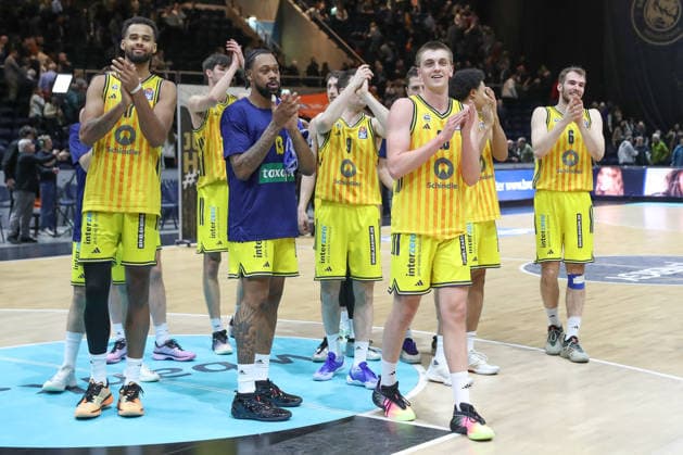 29 03 2026, xgox, Basketball easyCredit BBL Basketball Loewen Braunschweig Alba Berlin emspor, v l Norris Agbakoko Alba Berlin, 17 , J Wan Roberts Alba Berlin, 13 , Jonas Mattisseck Alba Berlin, 9 , Anton Nufer Alba Berlin, 20 , Jack Kayil Alba Berlin, 7 , Malte Delow Alba Berlin, 6 Cheering about the victory, cheering after the end of the game Braunschweig