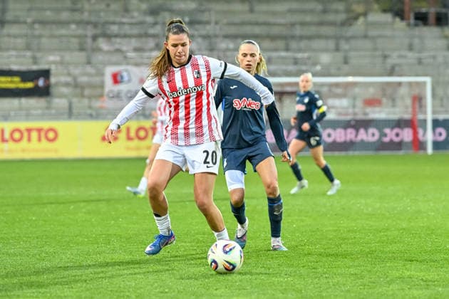 Leela Egli SC Freiburg, 20 with ball behind Jill Janssens TSG Hoffenheim, 09 GER, SC Freiburg TSG Hoffenheim, Women Football, Google Pixel Women Bundesliga, 22 Matchday, Season 2025 2026, 29 03 2026 DFB REGULATIONS PROHIBIT ANY USE OF PHOTOGRAPHS AS IMAGE SEQUENCES AND OR QUASI VIDEO GER, SC Freiburg TSG Hoffenheim, Women Football, Google Pixel Women Bundesliga, 22 Matchday, Season 2025 2026, 29 03 2026 Freiburg Copyright: xEibner-Pressefoto ThomasxHessx EP_THS