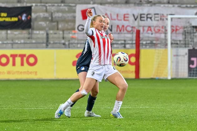 Sophie Nachtigall SC Freiburg, 27 , Vanessa Diehm TSG Hoffenheim, 06 in duel GER, SC Freiburg TSG Hoffenheim, Women Football, Google Pixel Women Bundesliga, 22 Matchday, Season 2025 2026, 29 03 2026 DFB REGULATIONS PROHIBIT ANY USE OF PHOTOGRAPHS AS IMAGE SEQUENCES AND OR QUASI VIDEO GER, SC Freiburg TSG Hoffenheim, Women Football, Google Pixel Women Bundesliga, 22 Matchday, Season 2025 2026, 29 03 2026 Freiburg Copyright: xEibner-Pressefoto ThomasxHessx EP_THS