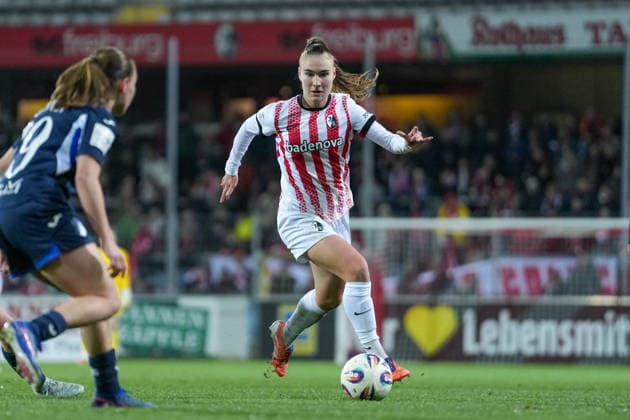 Alena Bienz SC Freiburg, 08 am Ball , Germany, Soccer, GooglePixel Womens Bundesliga, 22 Matchday, 2025 2026, SC Freiburg vs TSG 1899 Hoffenheim, 29 03 2026, Dreisamstadion, Freiburg, Germany DFB REGULATIONS PROHIBIT ANY USE OF PHOTOGRAPHS AS IMAGE SEQUENCES AND OR QUASI VIDEO Freiburg Dreisamstadion Baden Wuerttemberg Germany Copyright: xArnexAmbergx