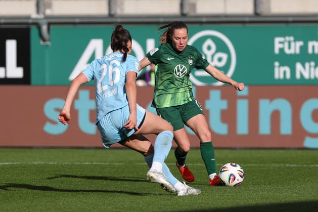 VfL vs Berlin, BL Women 1Wolfsburg, 29 03 2026, Football, Women, Google Pixel Bundesliga, Season 2025 2026, VfL Wolfsburg vs FC Union Berlin, Amber Tysiak Union Berlin , Janou Levels VfL Wolfsburg AOK Stadion Niedersachsen Germany