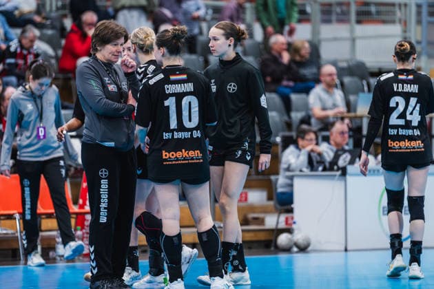 Sybille Gruner TSV Bayer 04 Leverkusen, coach gives Sophia Cormann TSV Bayer 04 Leverkusen, 10 instructions before the match TSV Bayer 04 Leverkusen vs TG Nuertingen, Handball, 2 Handball Bundesliga, 22 Matchday, Season 2025 26, 29 03 2026, TSV Bayer 04 Leverkusen vs TG Nuertingen, Handball, 2 HBL, 22 Matchday, Season 2025 26, 29 03 2026 Leverkusen Copyright: xEibner-Pressefoto LukasxBaldygax EP_LBA